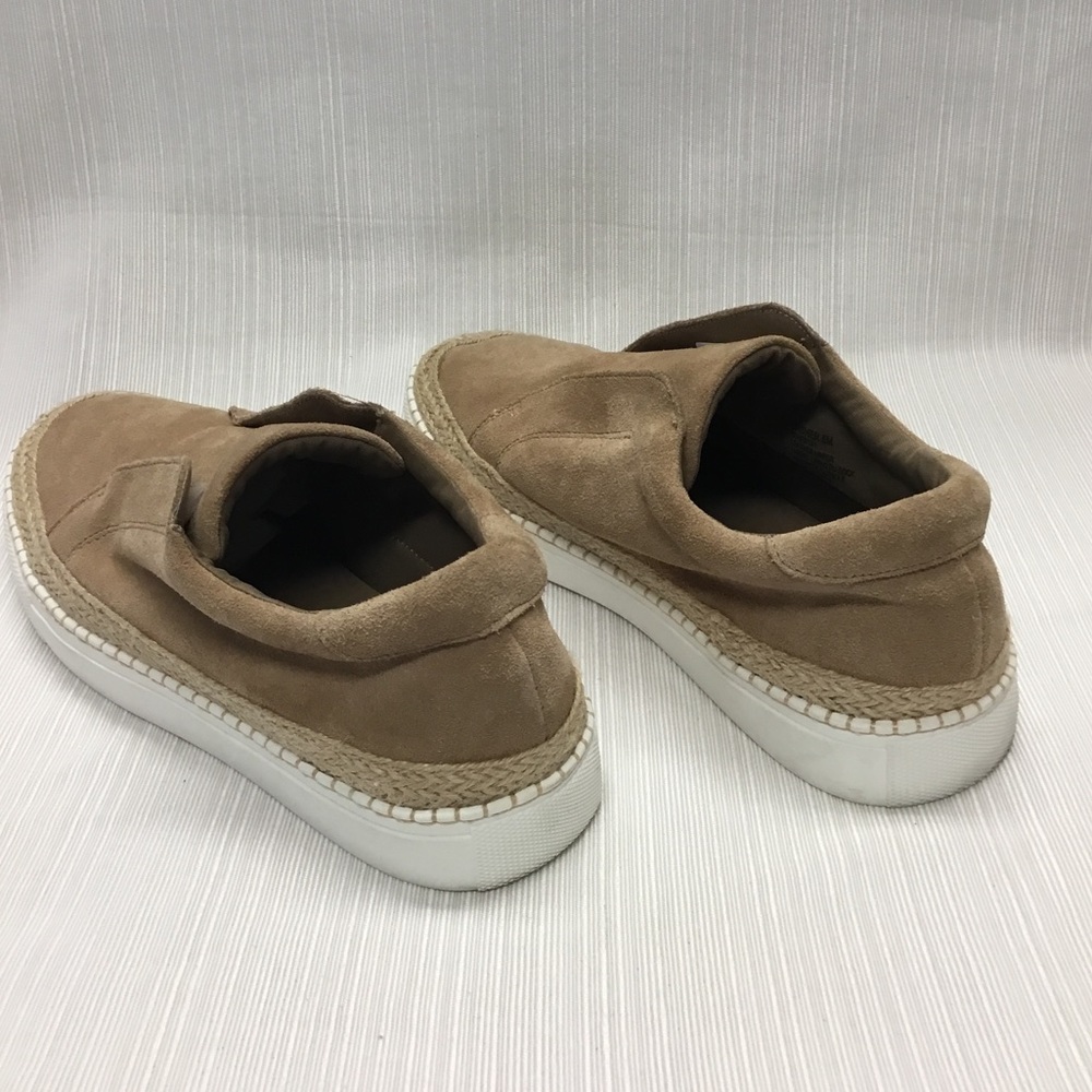 Steve Madden Neutral Suede Flats. - Picture 4 of 7